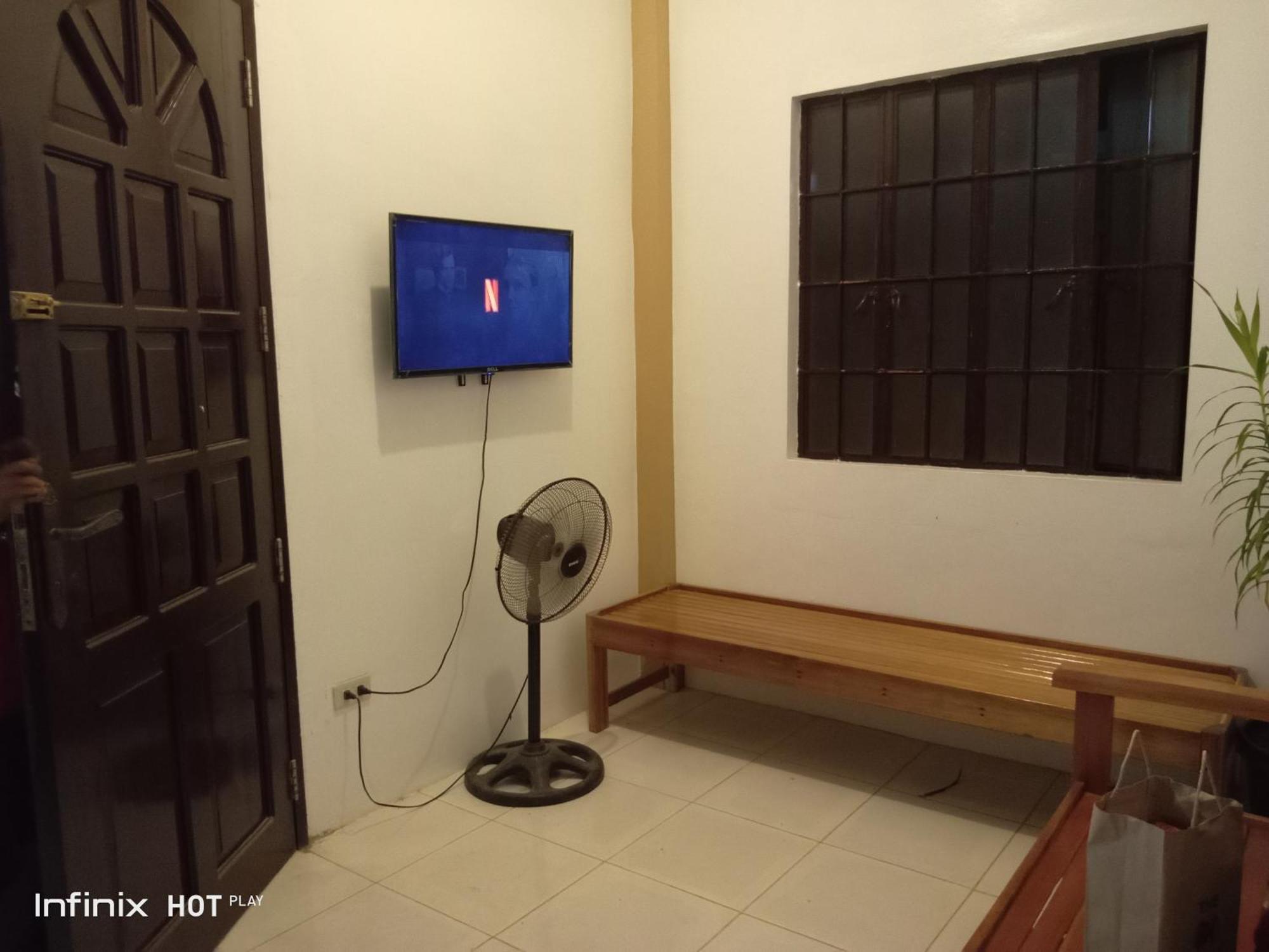 Estrelle Orange House - Backpackers Hub Puerto Princesa Exterior foto