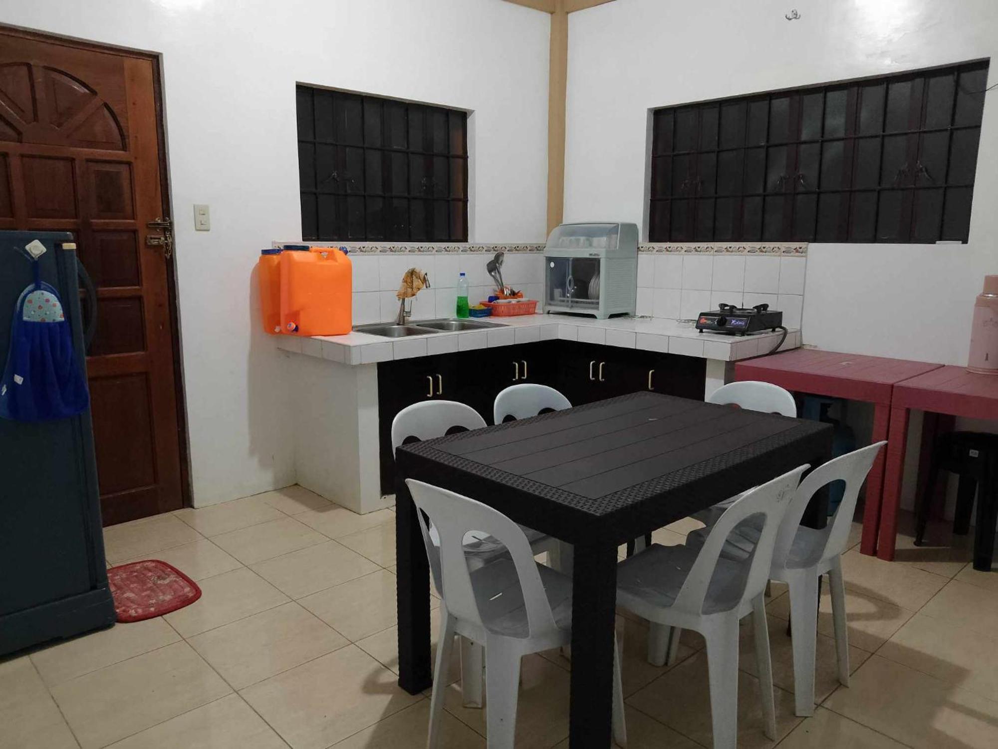 Estrelle Orange House - Backpackers Hub Puerto Princesa Exterior foto